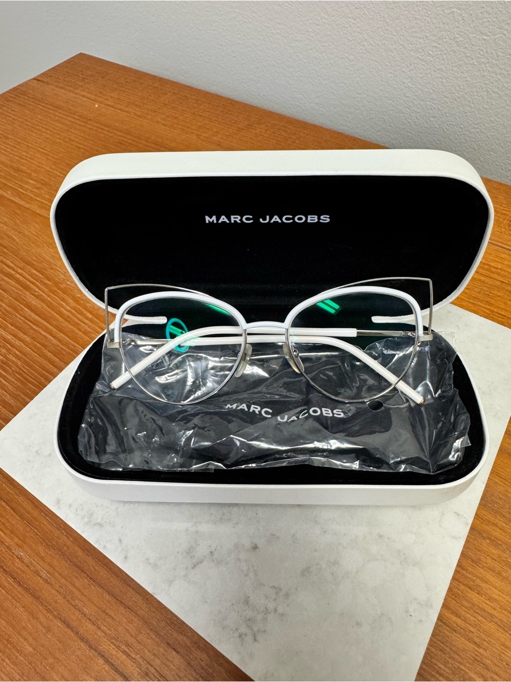 Marc Jacobs Cat Eye White Metal Round Double-Bridge Glasses